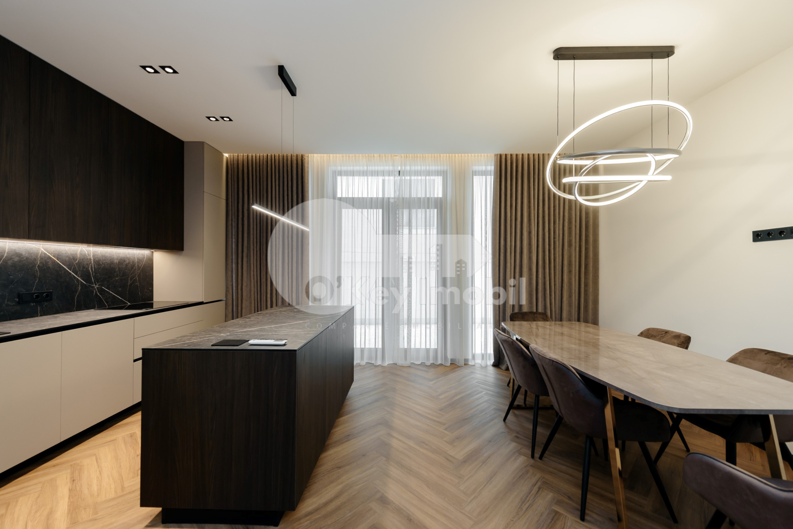 Townhouse, Centru, DÎMBULUI