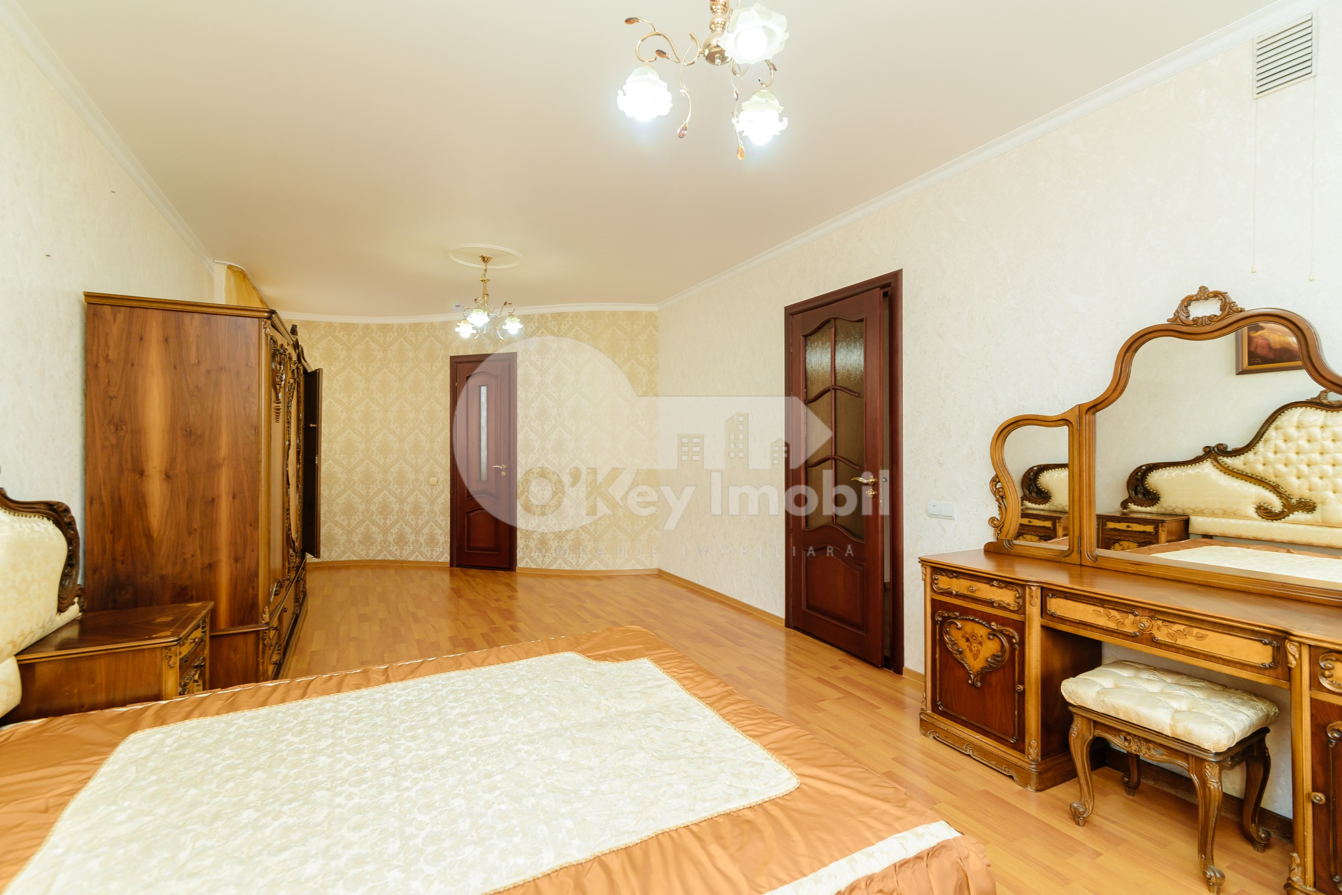 Casă, Centru, DÎMBULUI