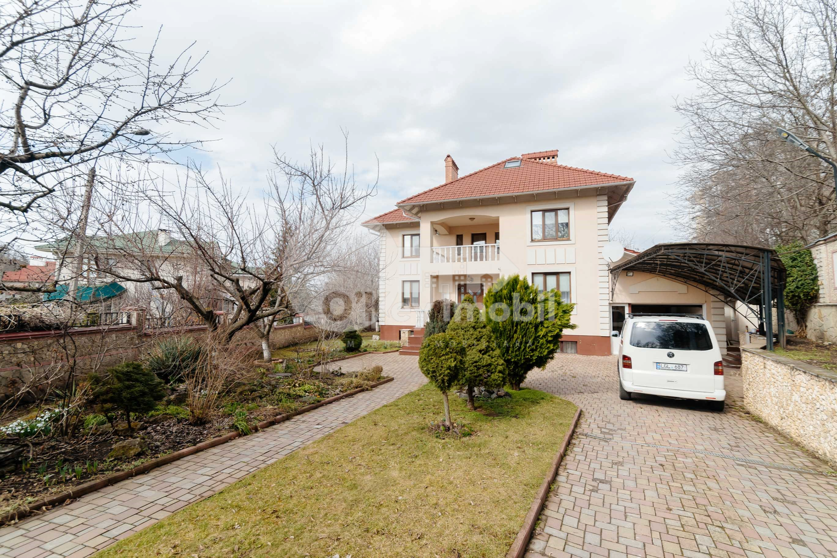 Casă, Centru, DÎMBULUI