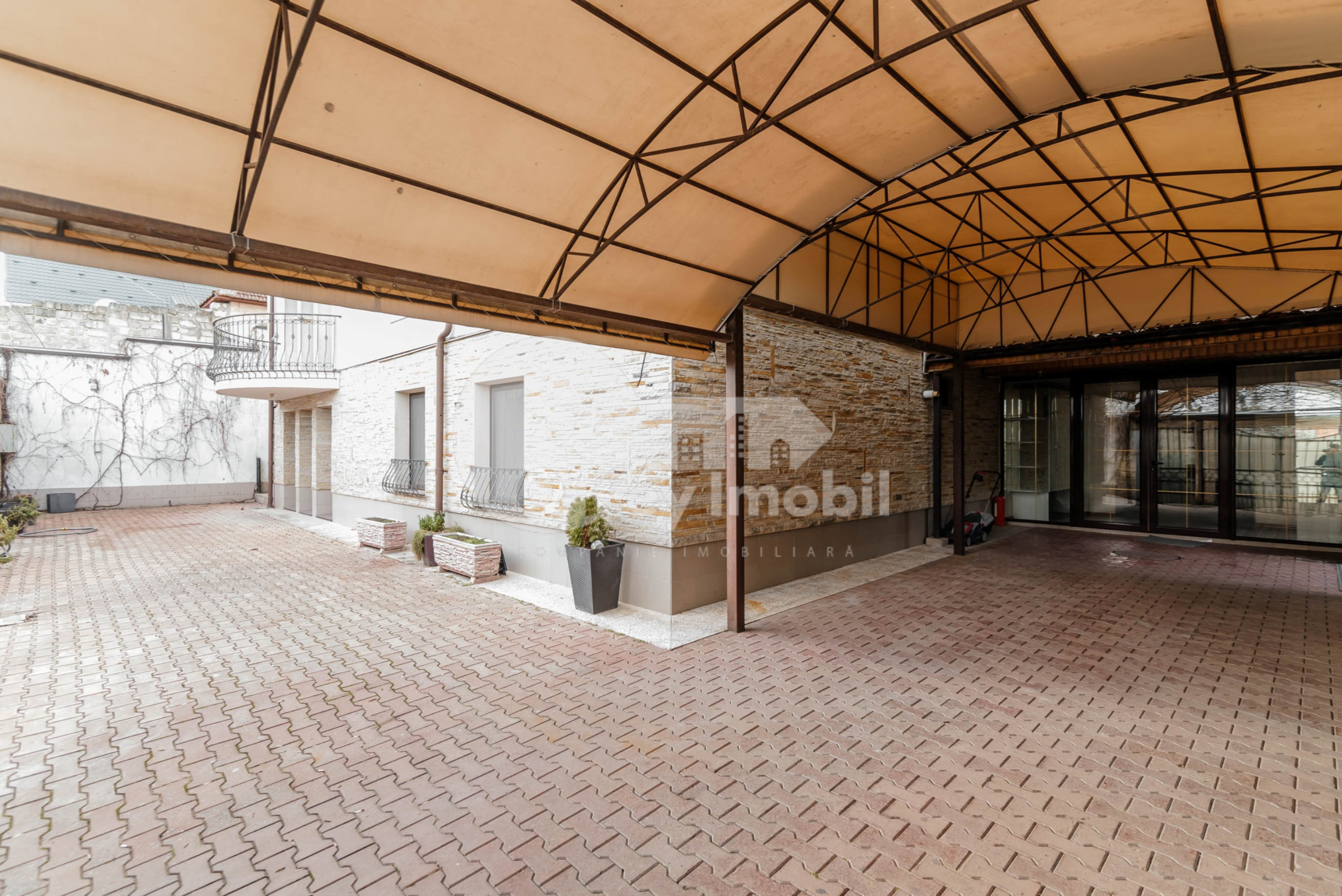 Casă, Buiucani, PRIMĂVERII