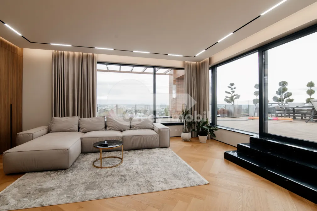 Penthouse, Centru, BUJORILOR