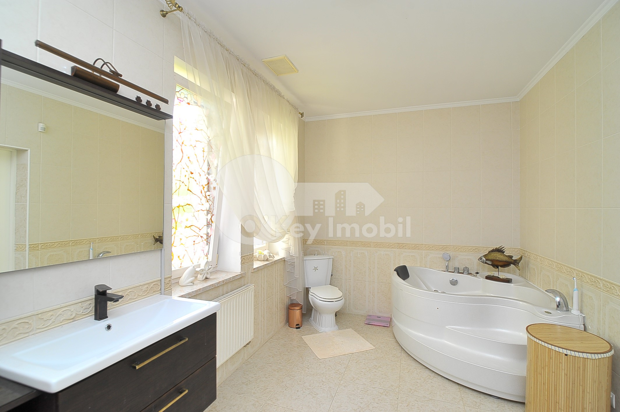 Casă - str-la Mihai Eminescu - Botanica