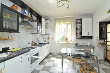 Дом, Центр, АУРЕЛ ДАВИД