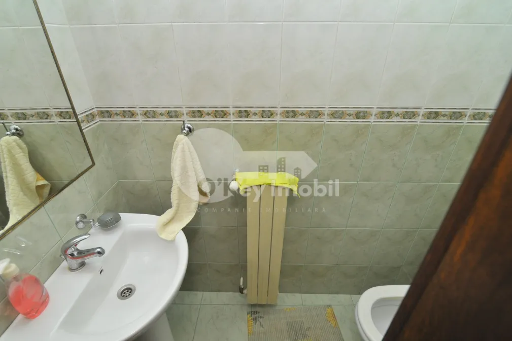 Дом, Центр, АУРЕЛ ДАВИД