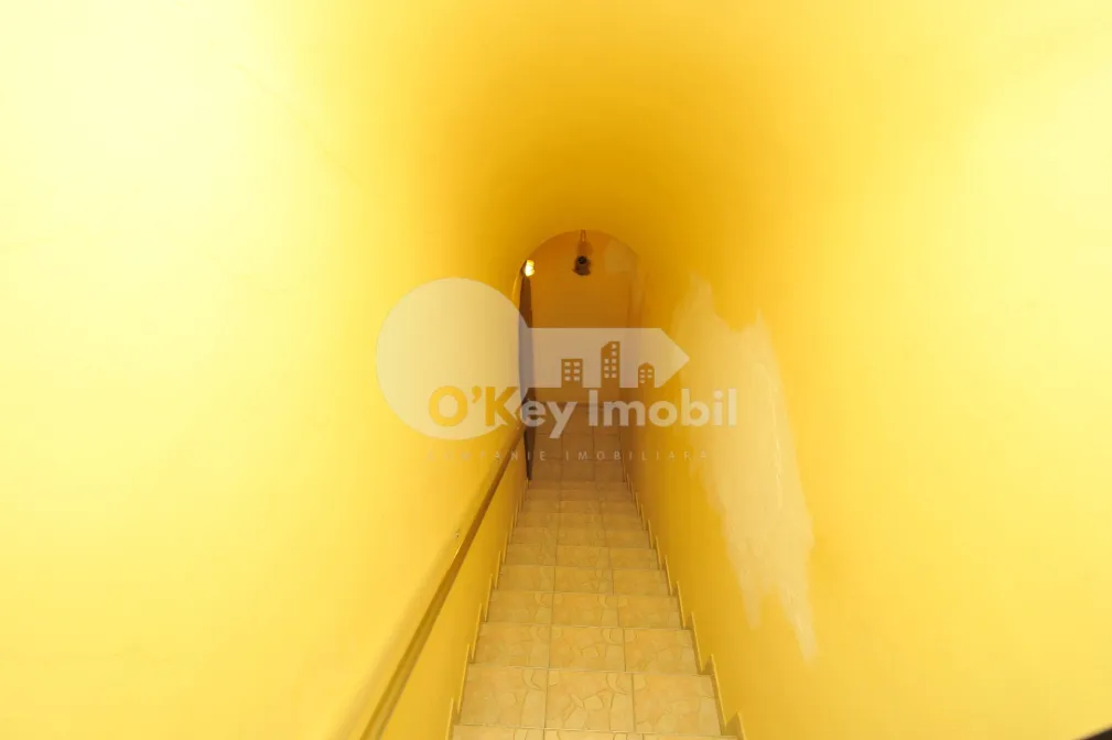 Дом, Центр, АУРЕЛ ДАВИД