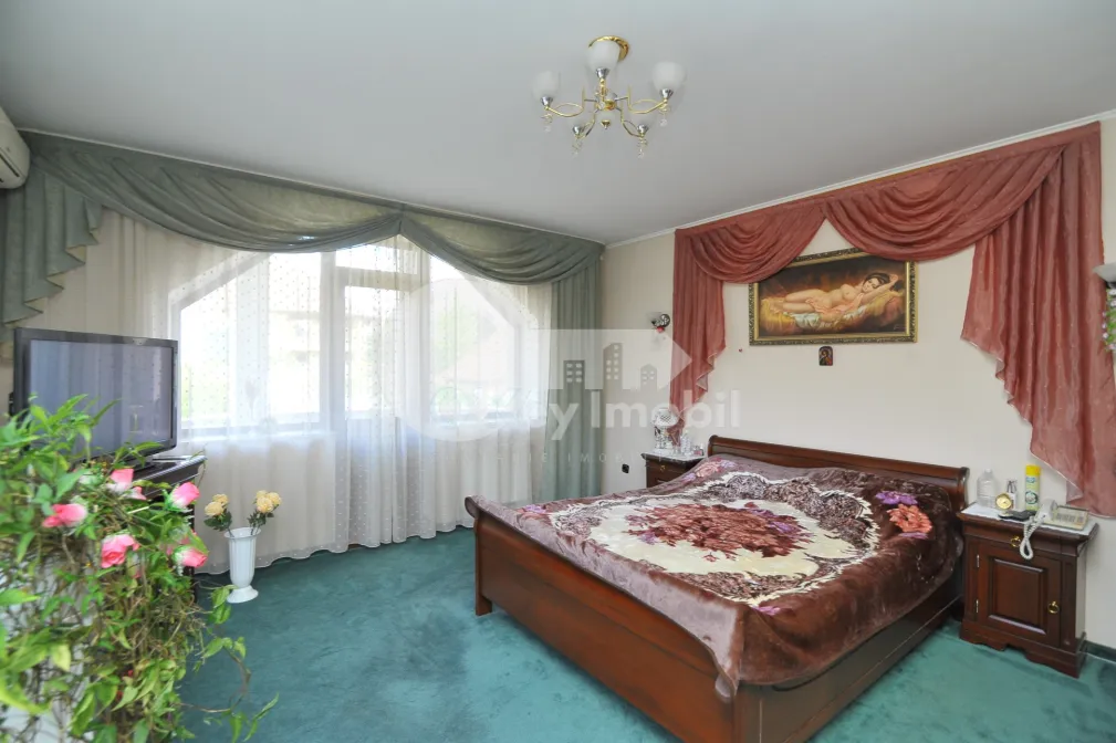 Дом, Центр, АУРЕЛ ДАВИД