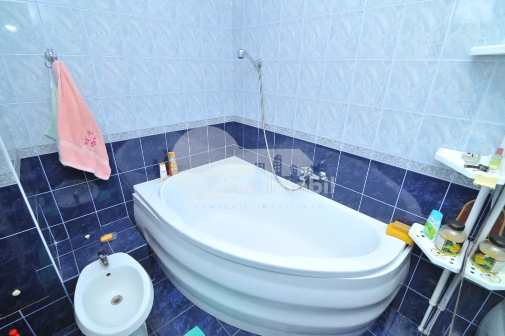 Дом, Центр, АУРЕЛ ДАВИД