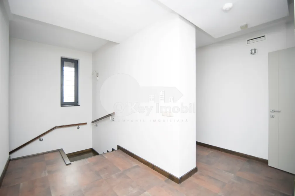 Комм. помещение, Центр, КОЛУМНА