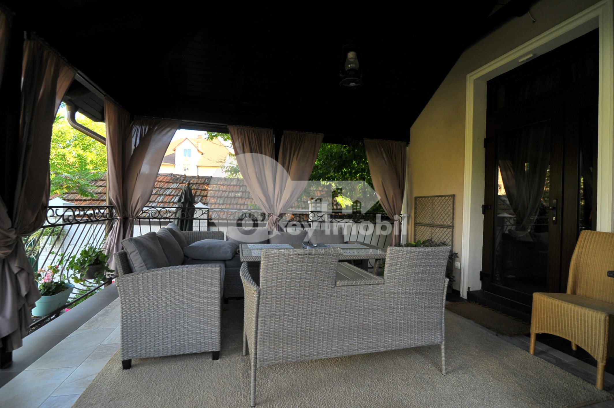 Casă, Centru, MOARA ROȘIE