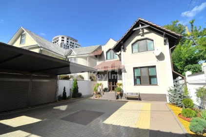 Casă, Centru, MOARA ROȘIE