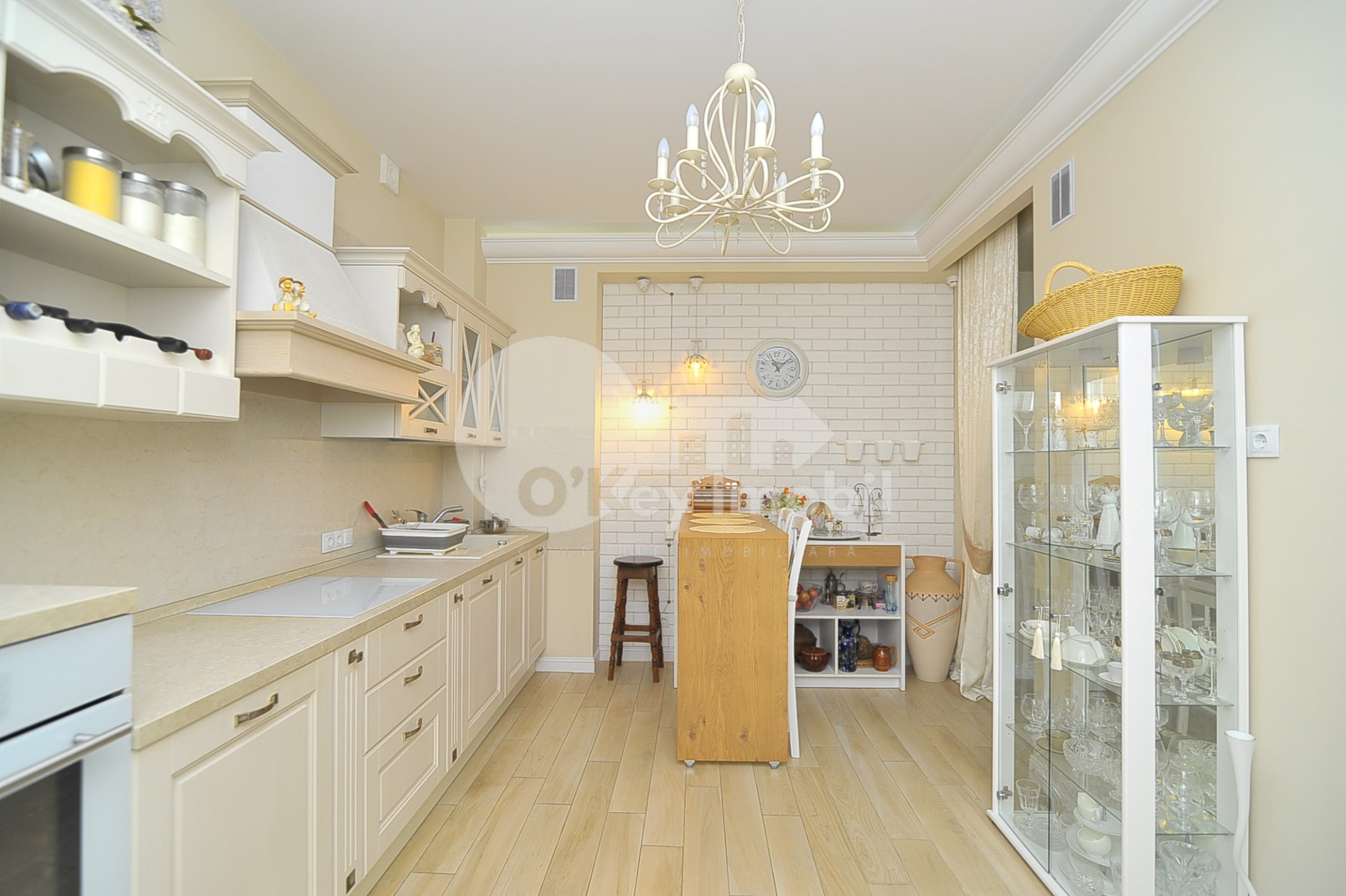 Casă, Centru, MOARA ROȘIE