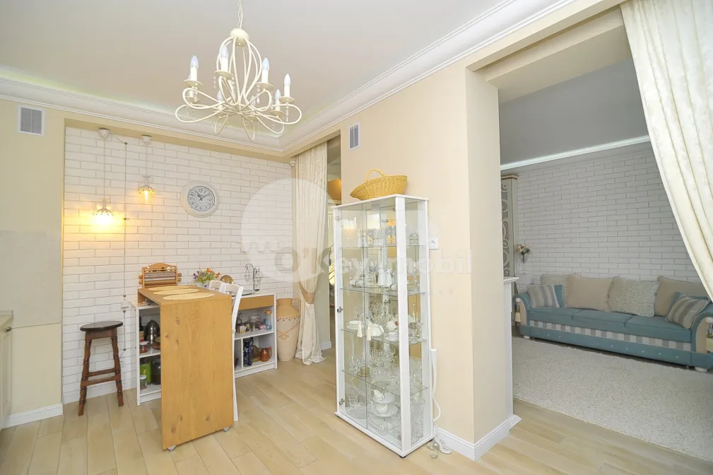 Casă, Centru, MOARA ROȘIE