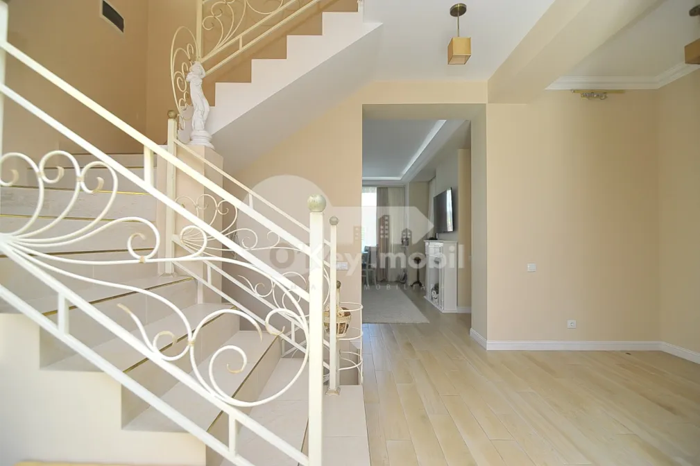 Casă, Centru, MOARA ROȘIE