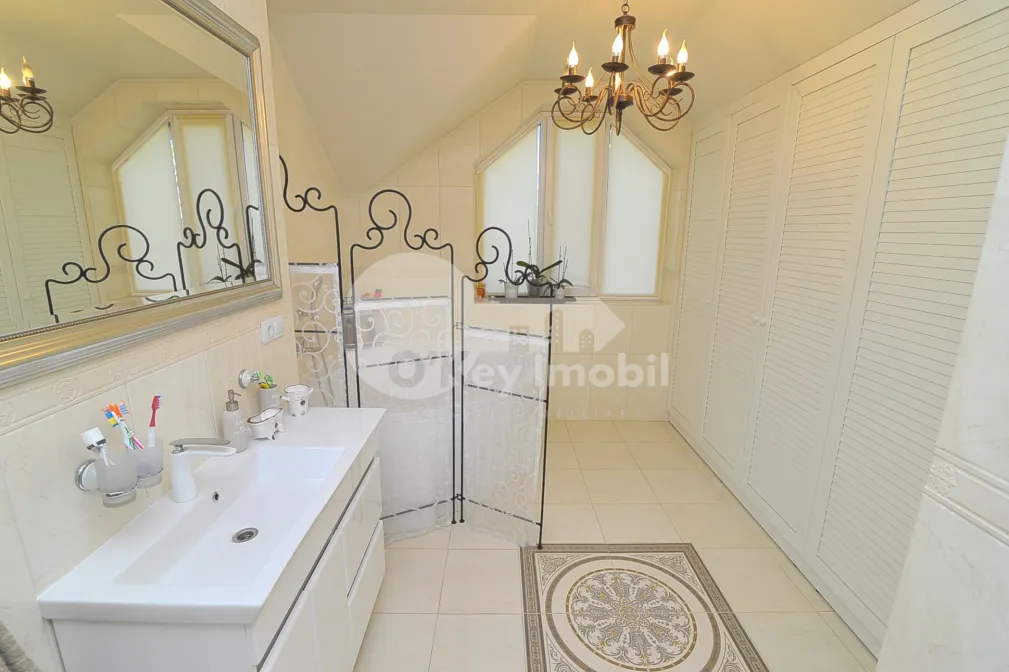 Casă, Centru, MOARA ROȘIE