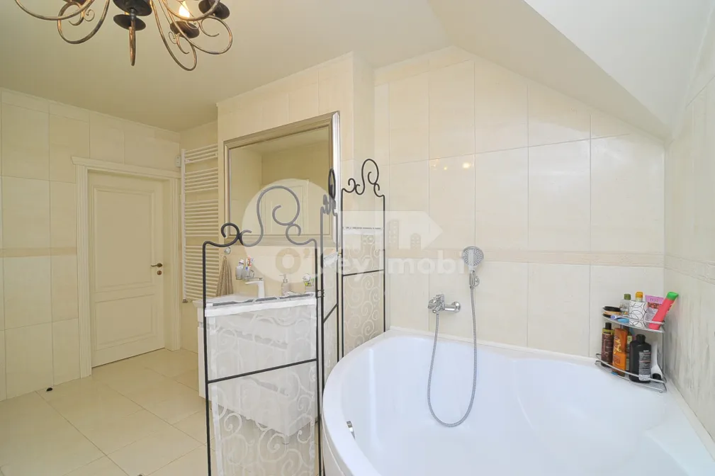 Casă, Centru, MOARA ROȘIE