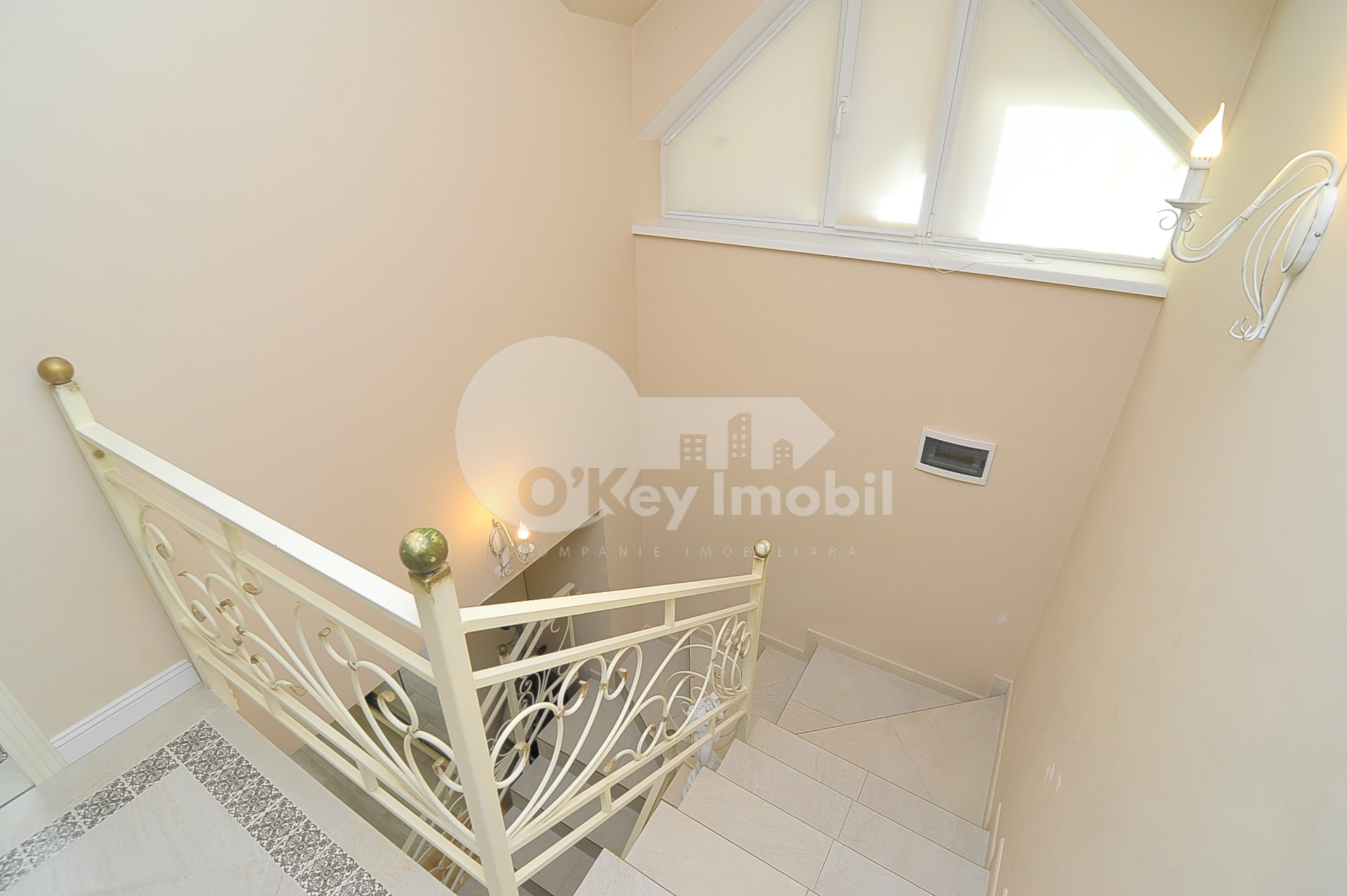 Casă, Centru, MOARA ROȘIE