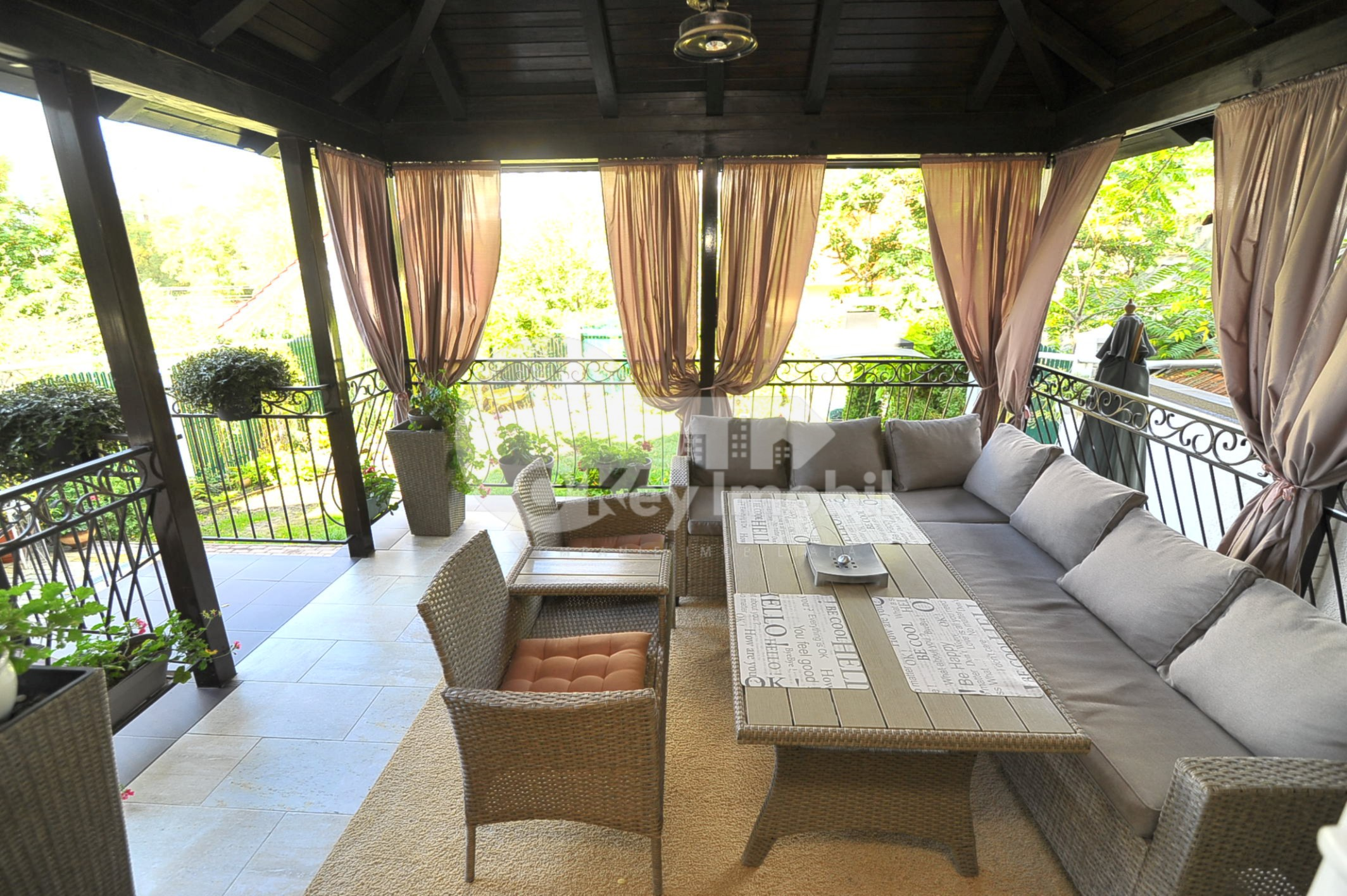 Casă, Centru, MOARA ROȘIE