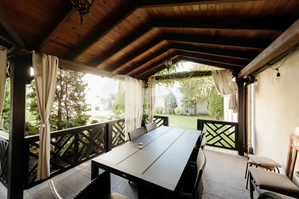 Дом, Буюканы, ИОН ЛУКА КАРАДЖАЛЕ