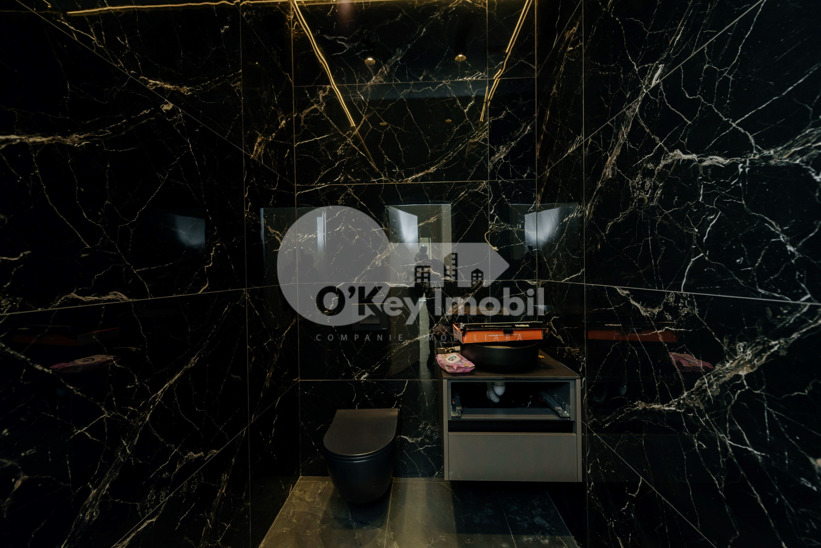 Oficiu, Buiucani, GHENADIE IABLOCIKIN