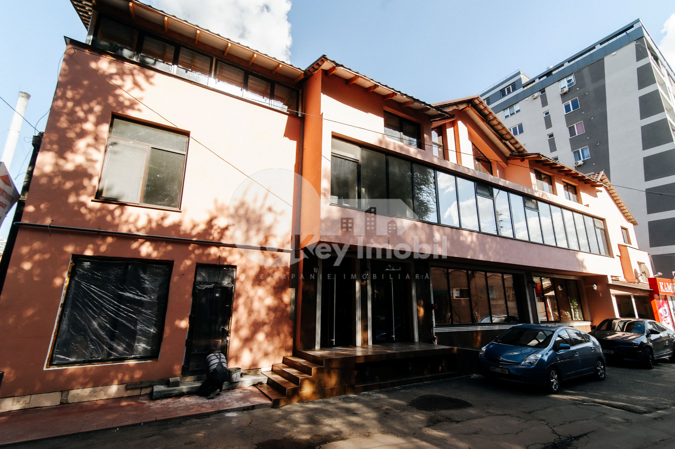 Oficiu, Centru, ROMANĂ