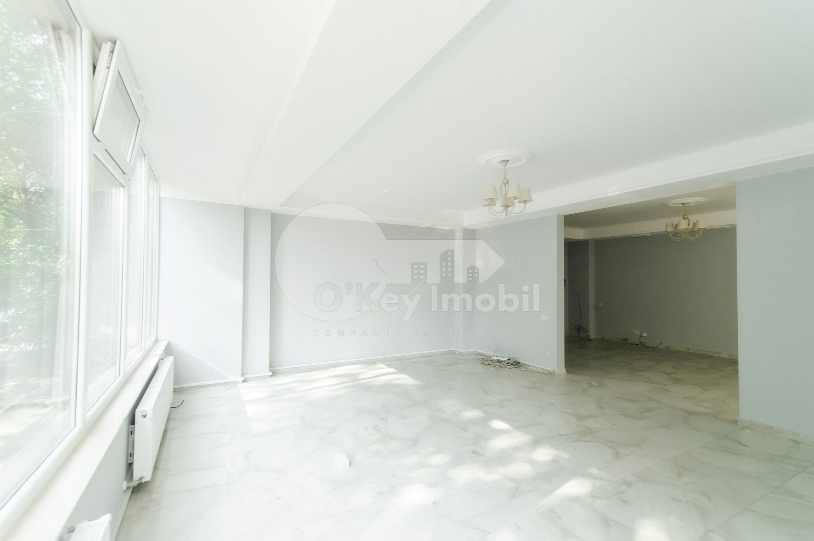 Oficiu, Centru, ROMANĂ