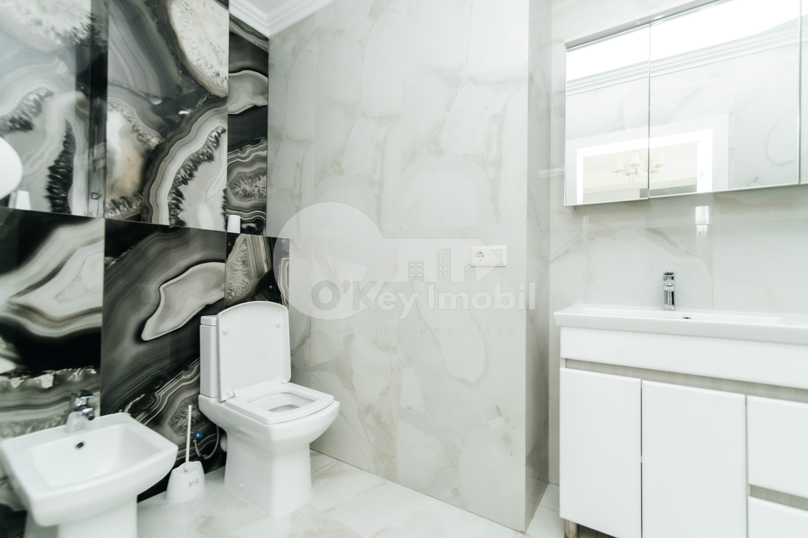 Oficiu, Centru, ROMANĂ