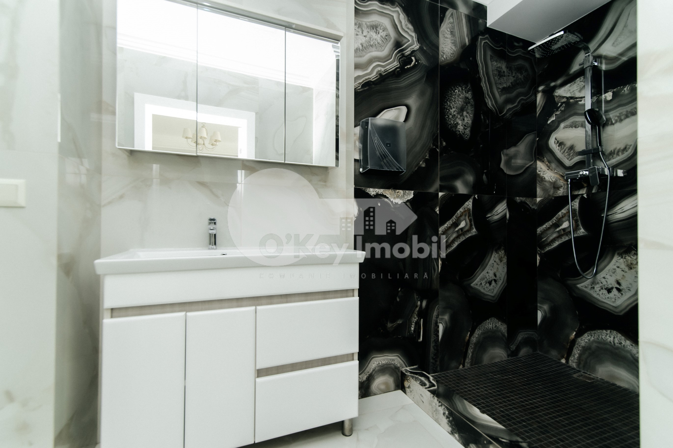 Oficiu, Centru, ROMANĂ