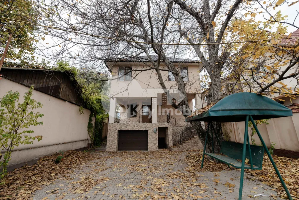 Дом, Ботаника, ПЛАЮЛУЙ