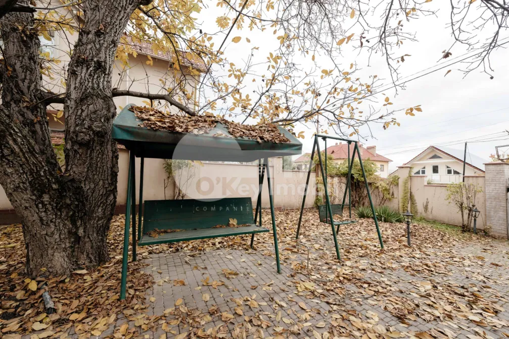 Дом, Ботаника, ПЛАЮЛУЙ