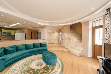 Дом, Ботаника, ПЛАЮЛУЙ