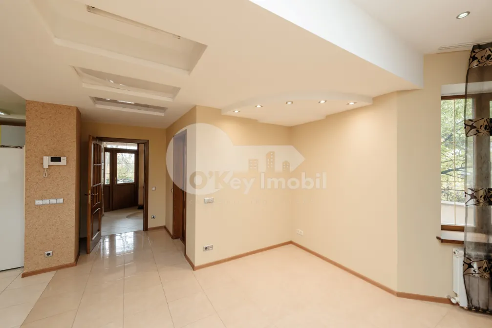 Дом, Ботаника, ПЛАЮЛУЙ