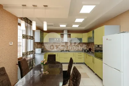 Дом, Ботаника, ПЛАЮЛУЙ