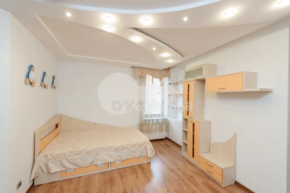 Дом, Ботаника, ПЛАЮЛУЙ