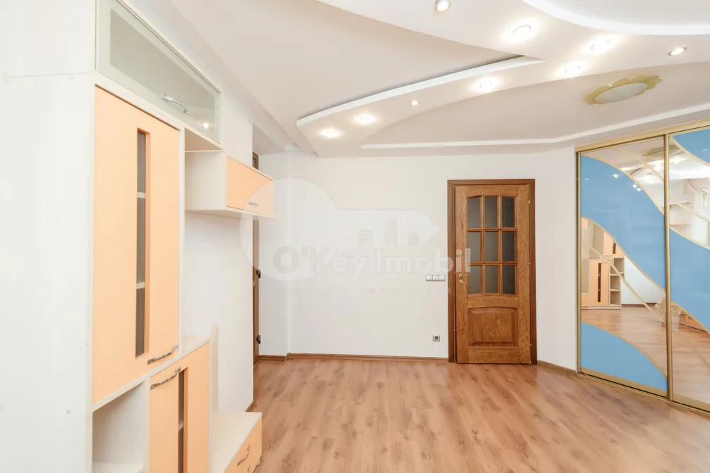 Дом, Ботаника, ПЛАЮЛУЙ