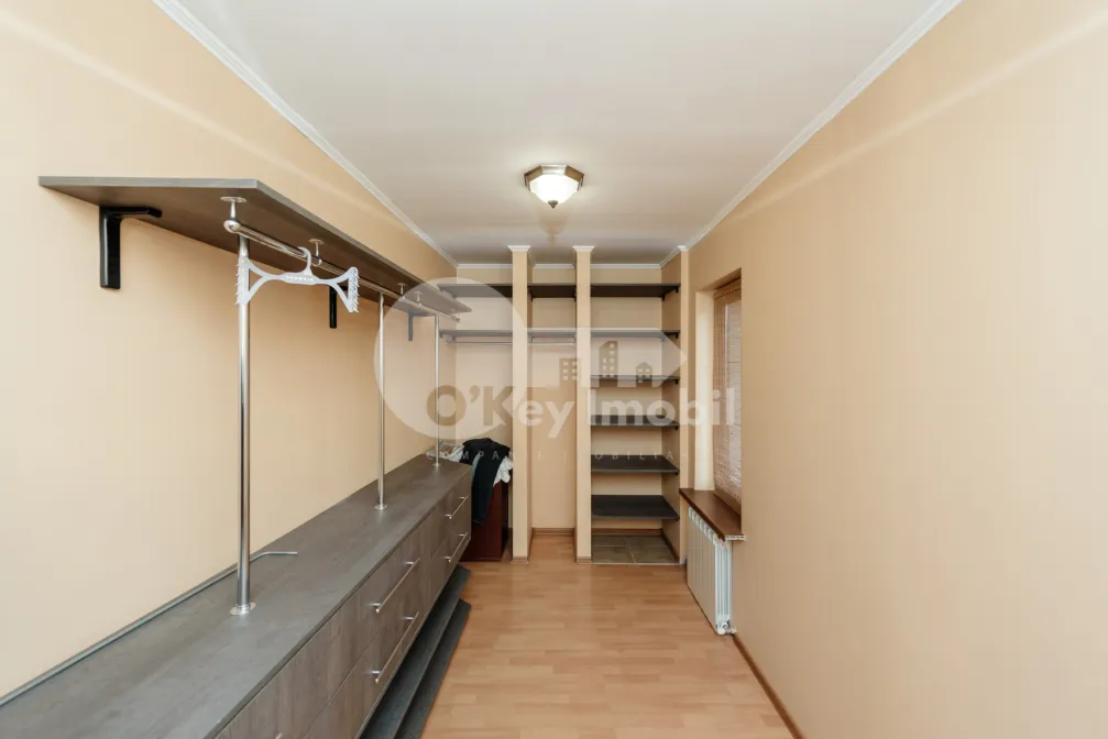 Дом, Ботаника, ПЛАЮЛУЙ