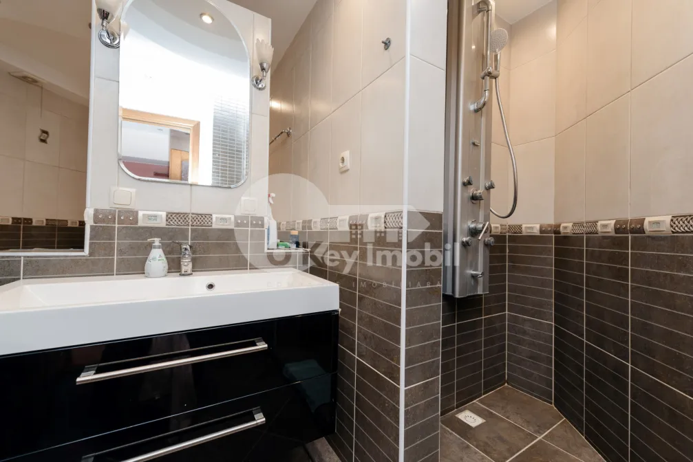 Дом, Ботаника, ПЛАЮЛУЙ