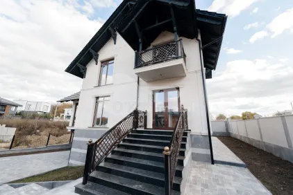 Дом, ПОЯНА ДОМНЯСКЭ