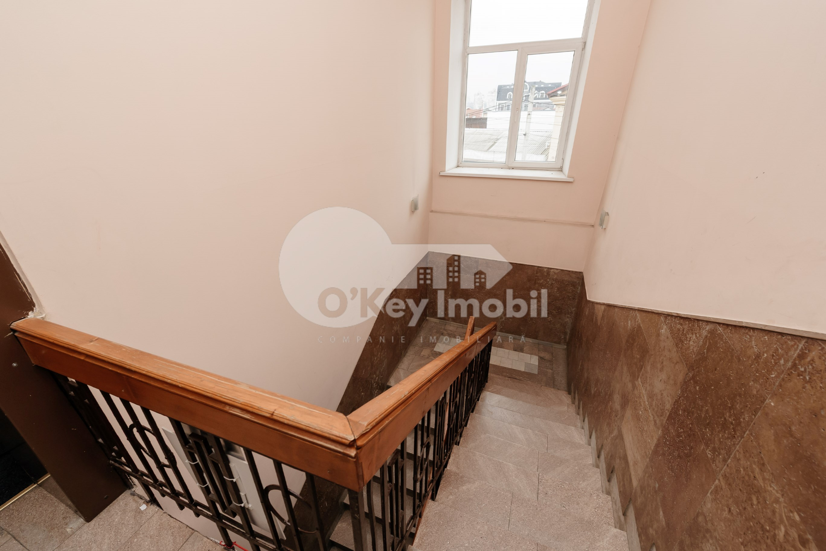 Oficiu, Centru, COLUMNA