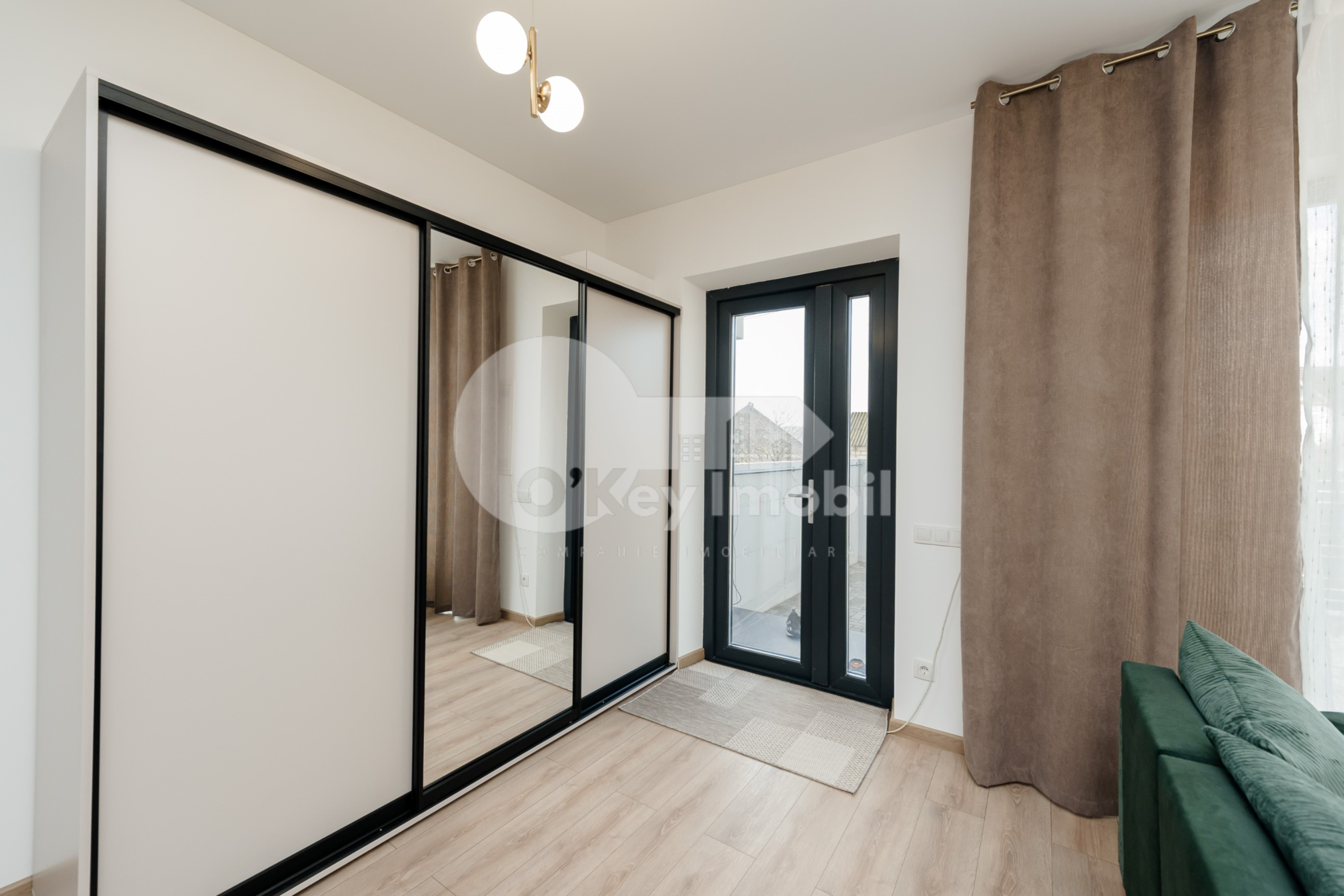 Townhouse, GRĂTIEȘTI