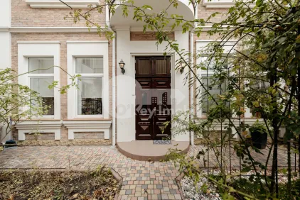 Офис, Центр, ЩУСЕВА