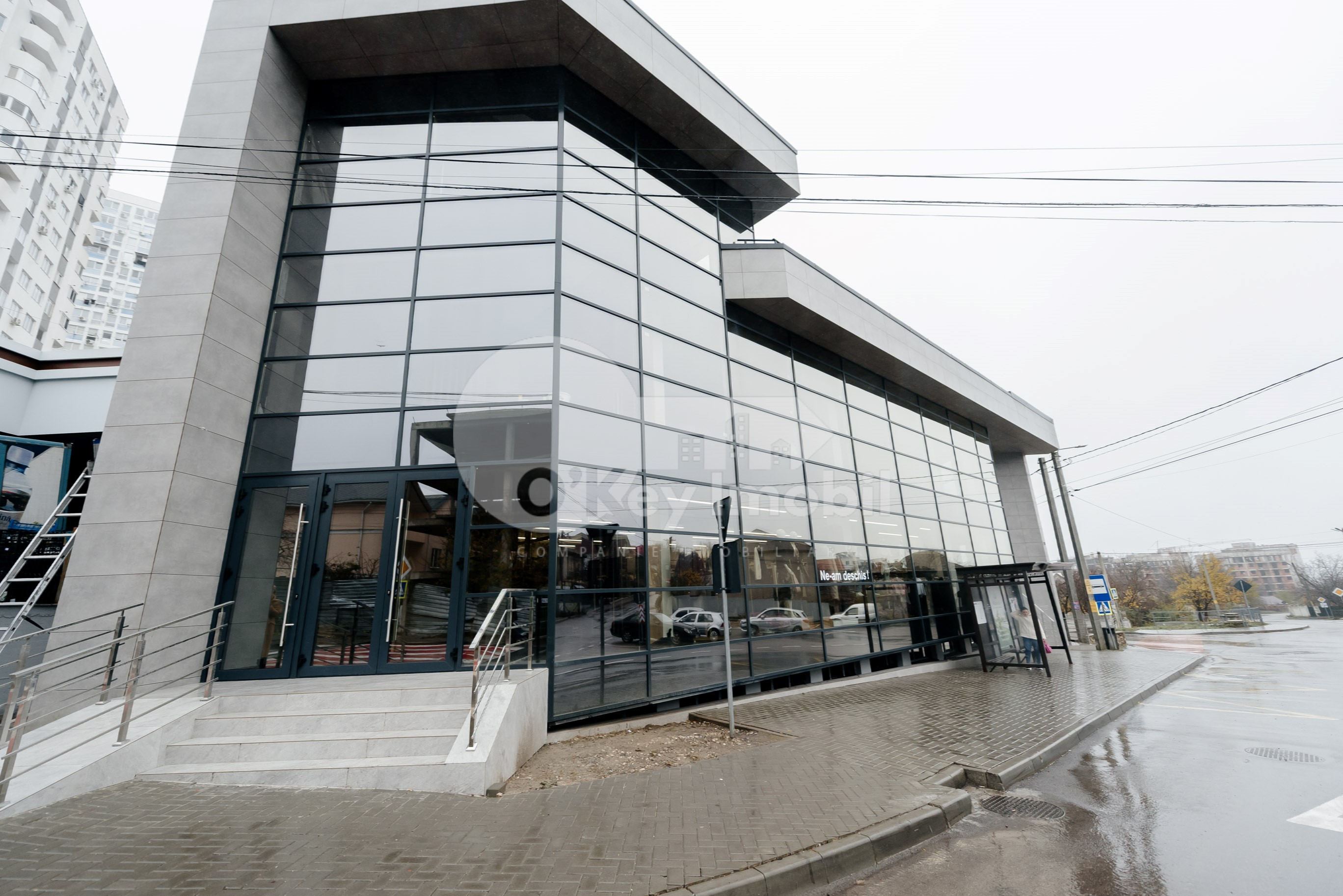 Spațiu comercial, STĂUCENI