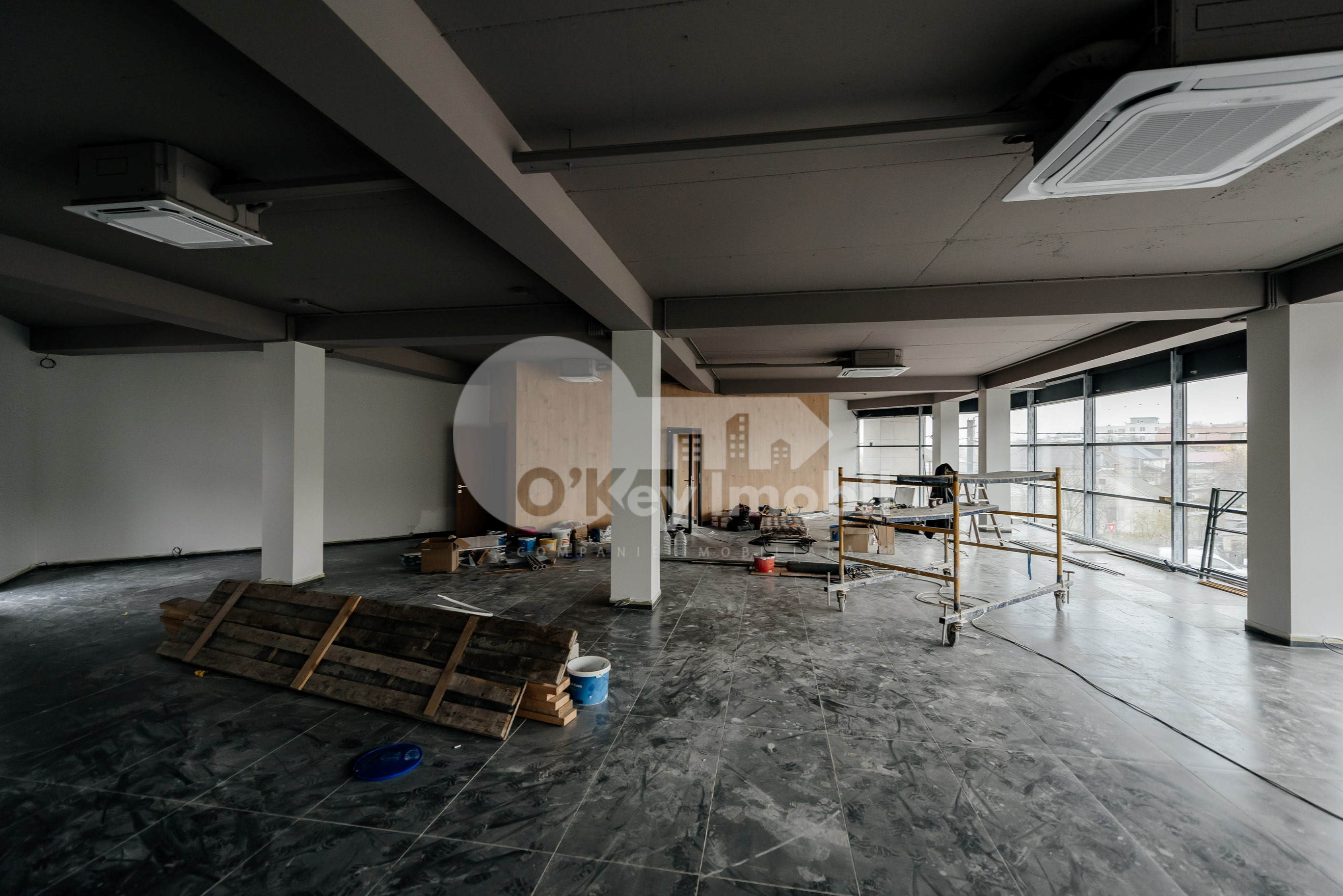 Spațiu comercial, STĂUCENI