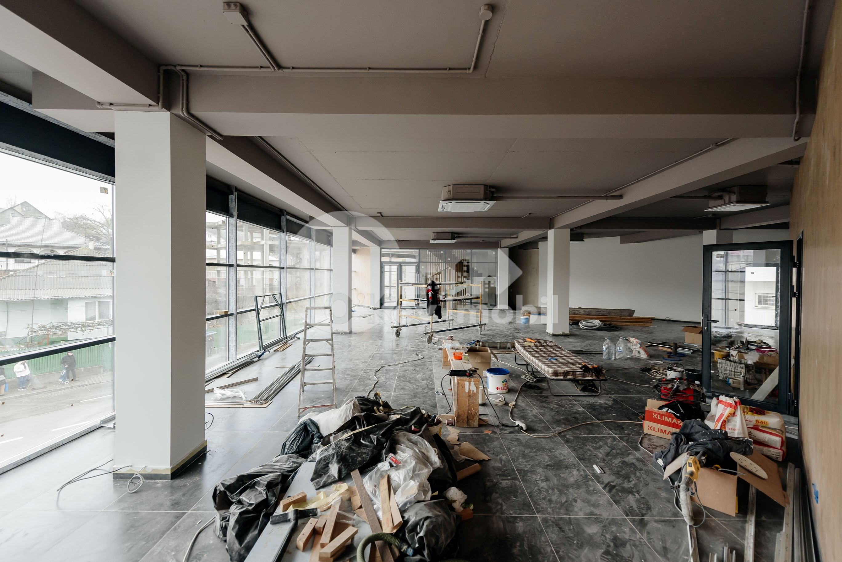 Spațiu comercial, STĂUCENI