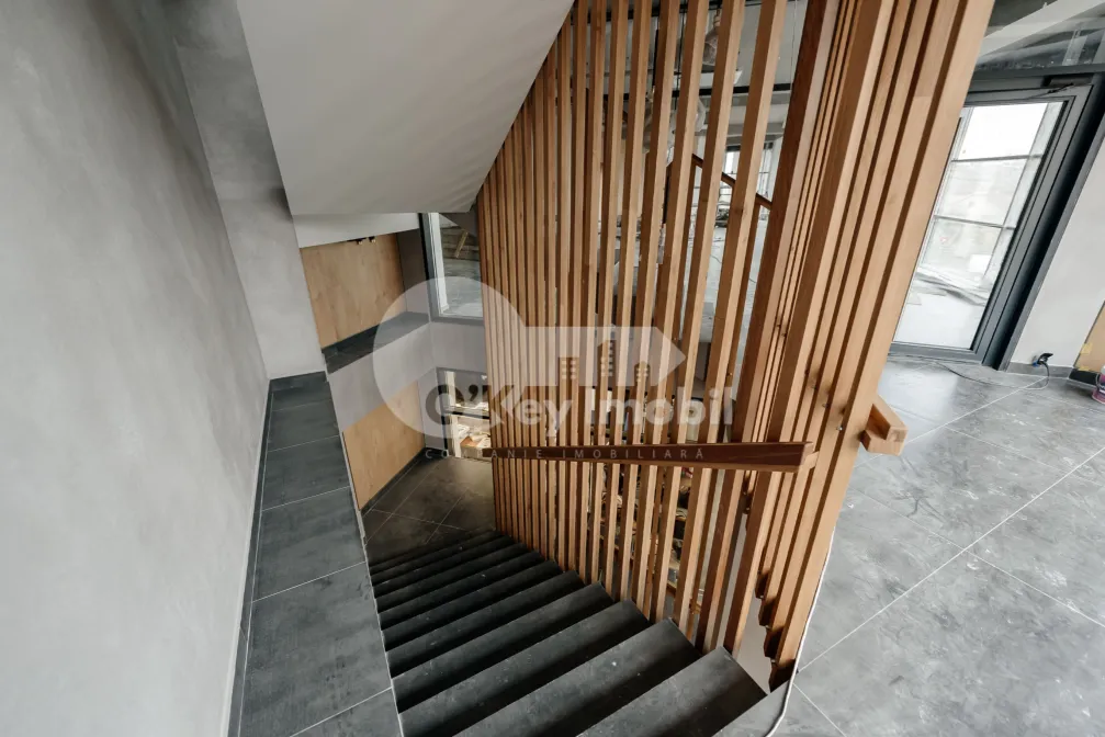 Комм. помещение, СТЭВЧЕНЫ