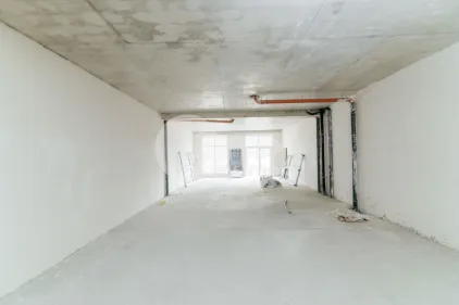 Spațiu comercial, STRĂȘENI