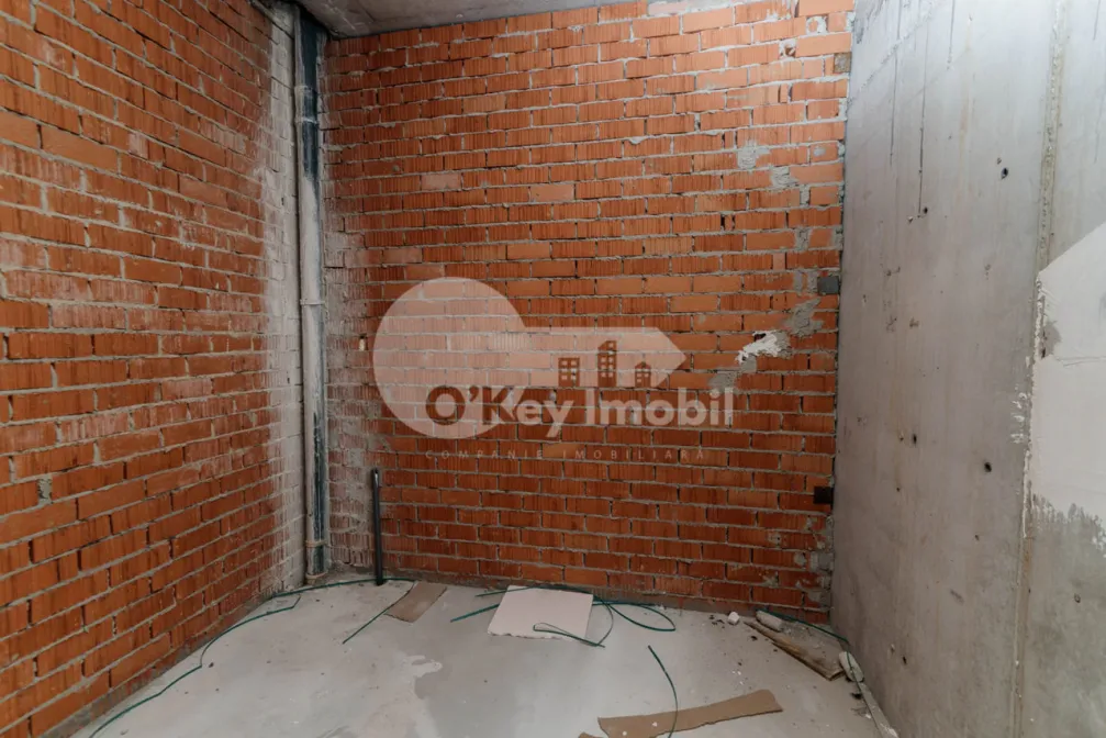 Spațiu comercial, STRĂȘENI