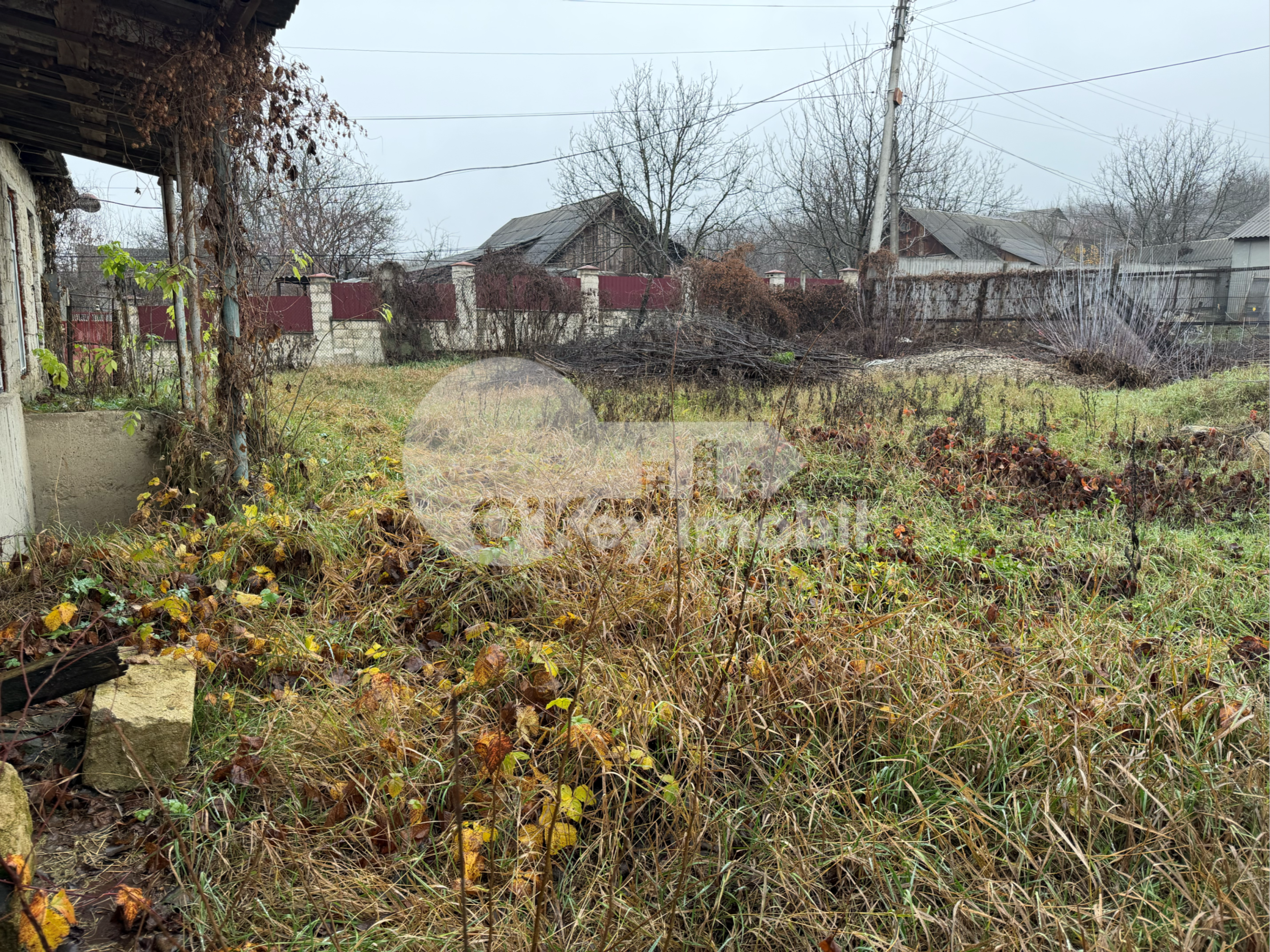 Spațiu comercial, STRĂȘENI