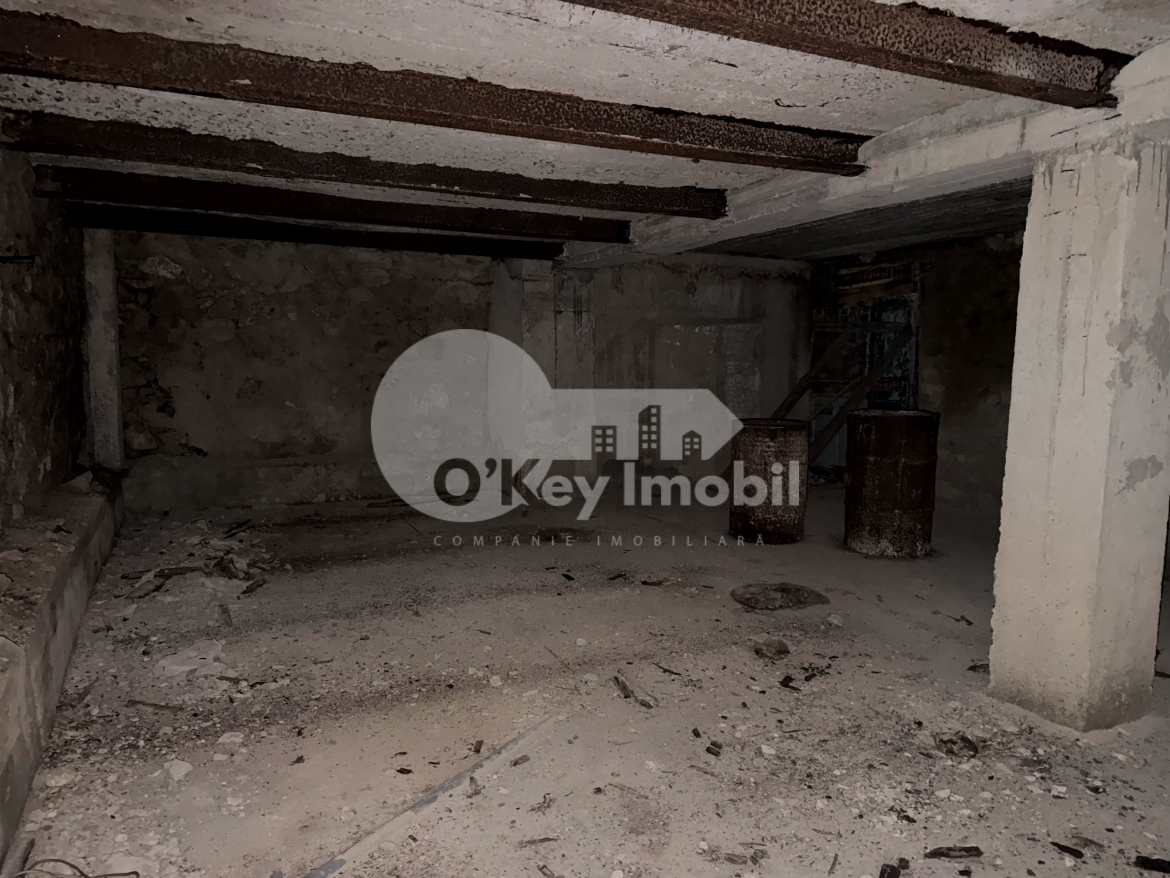 Spațiu comercial, STRĂȘENI