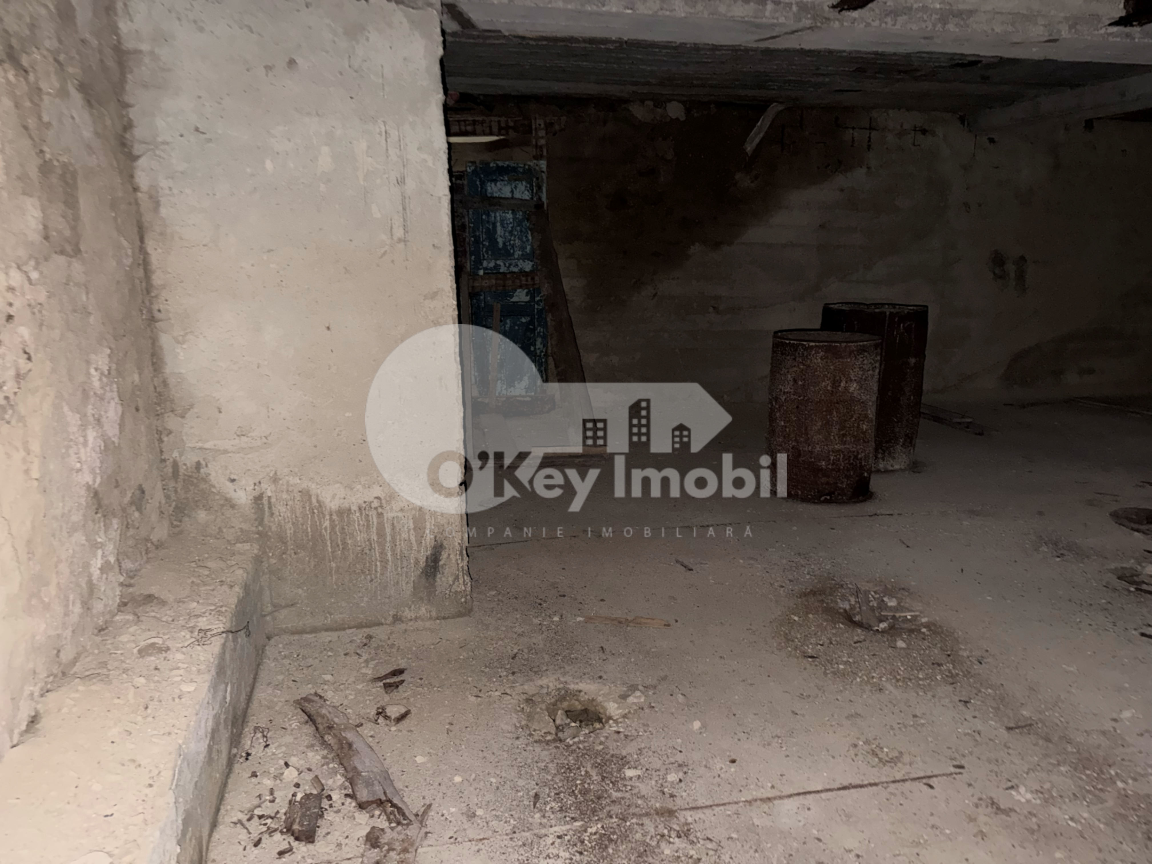 Spațiu comercial, STRĂȘENI