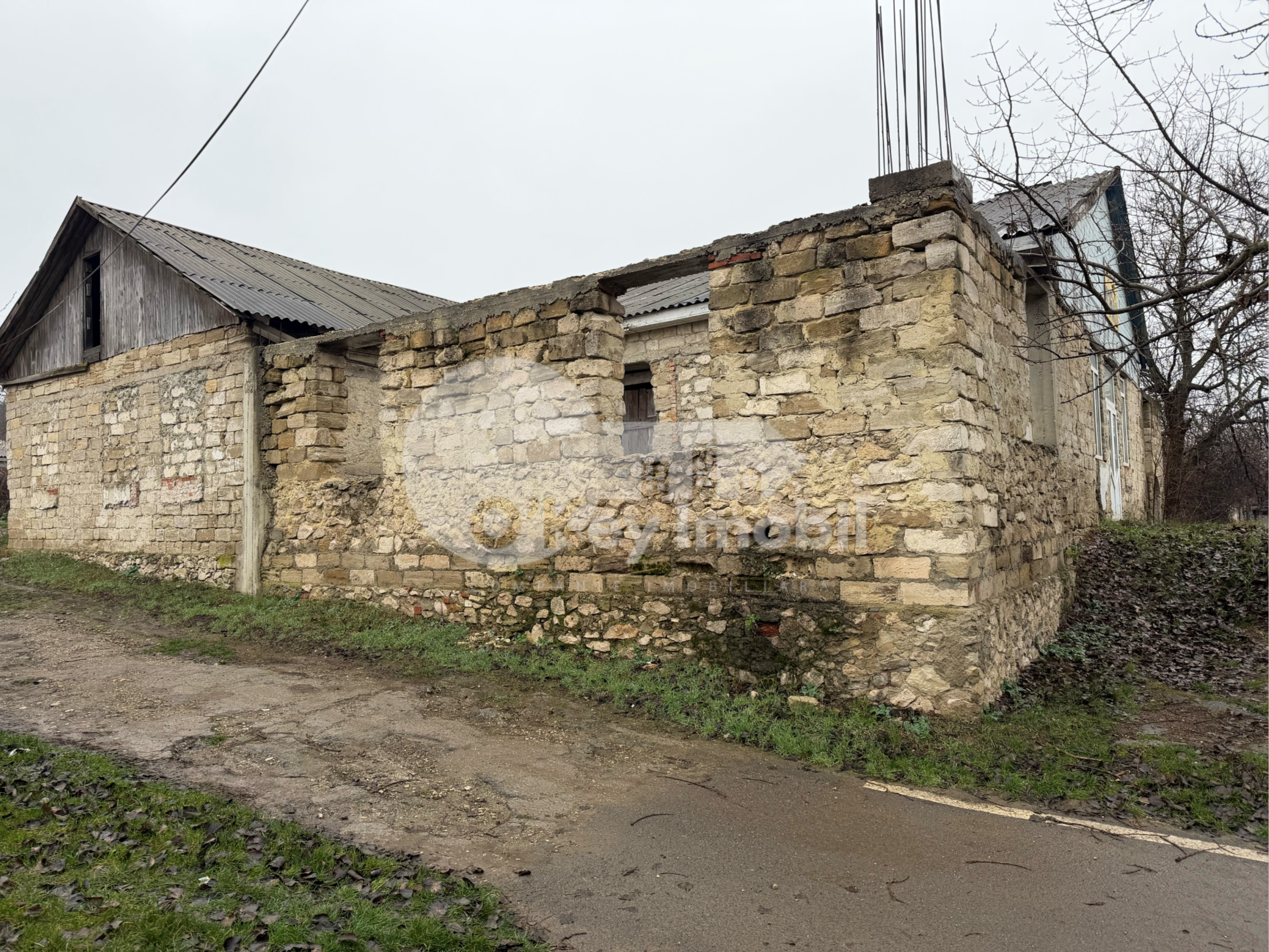 Spațiu comercial, STRĂȘENI